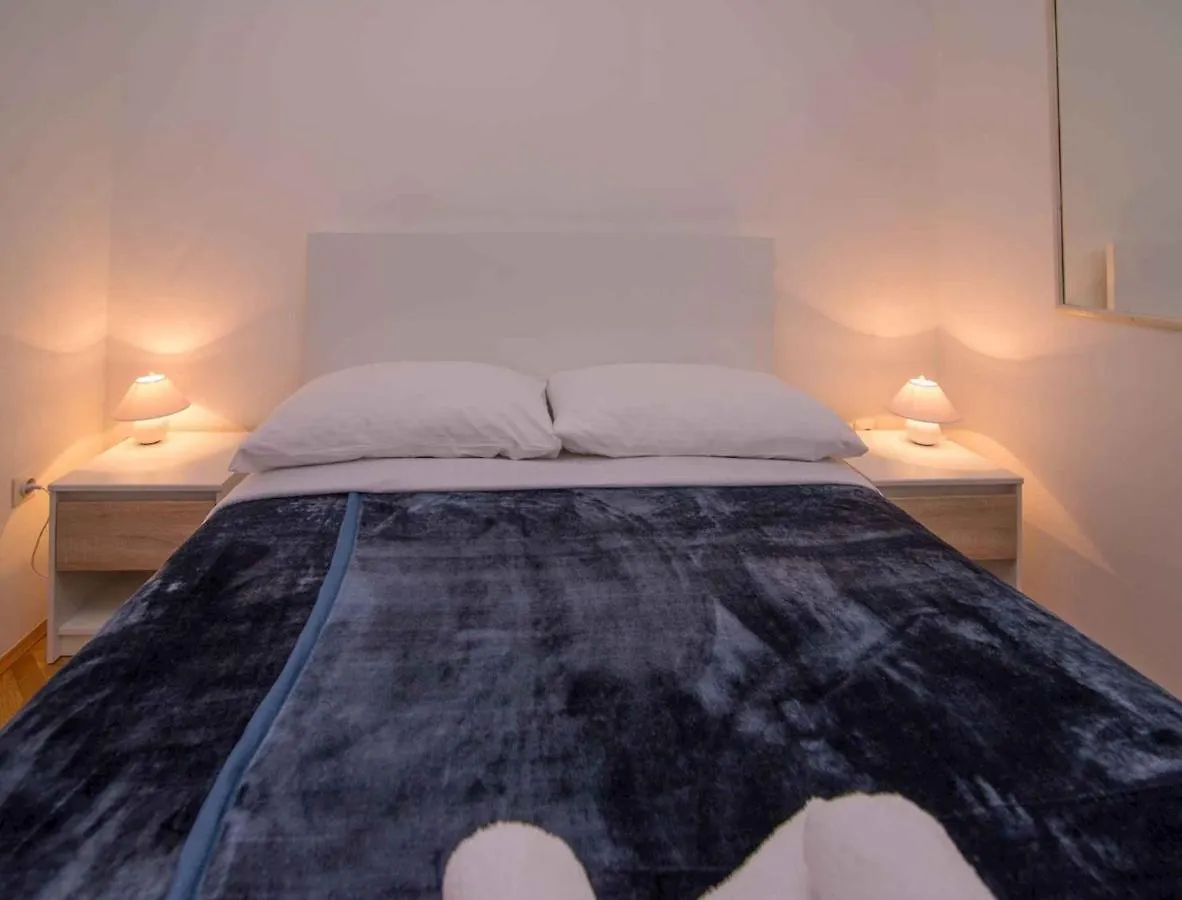 Apartment In Veli Losinj 34691